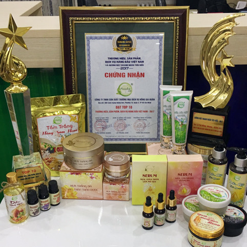 bột tắm trắng henashop